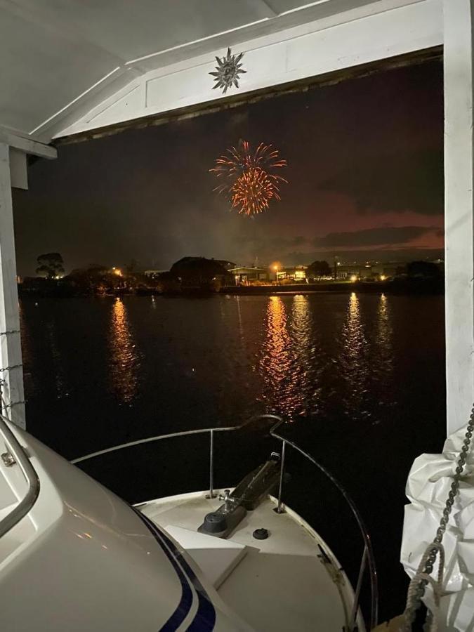 On The Water Boat House Appartement Whangarei Buitenkant foto